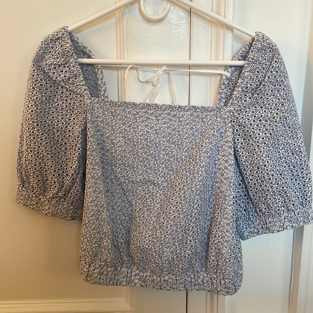 Never worn, puff sleeve crop